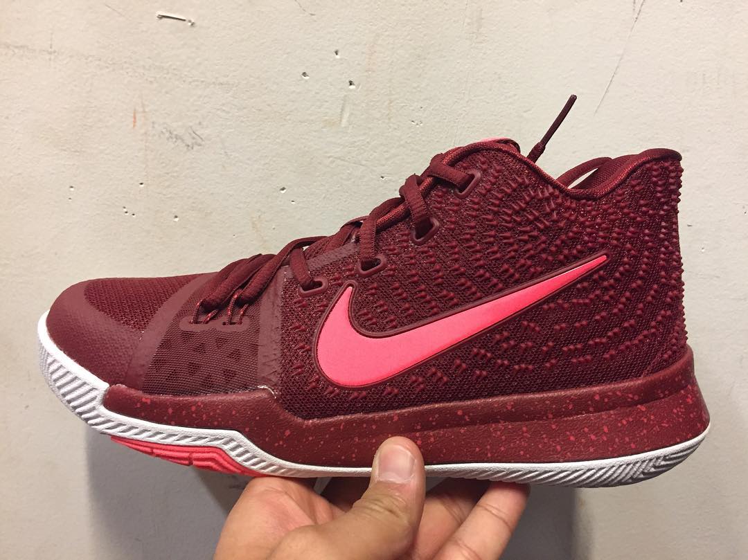 Kyrie irving 2 outlet shoes maroon