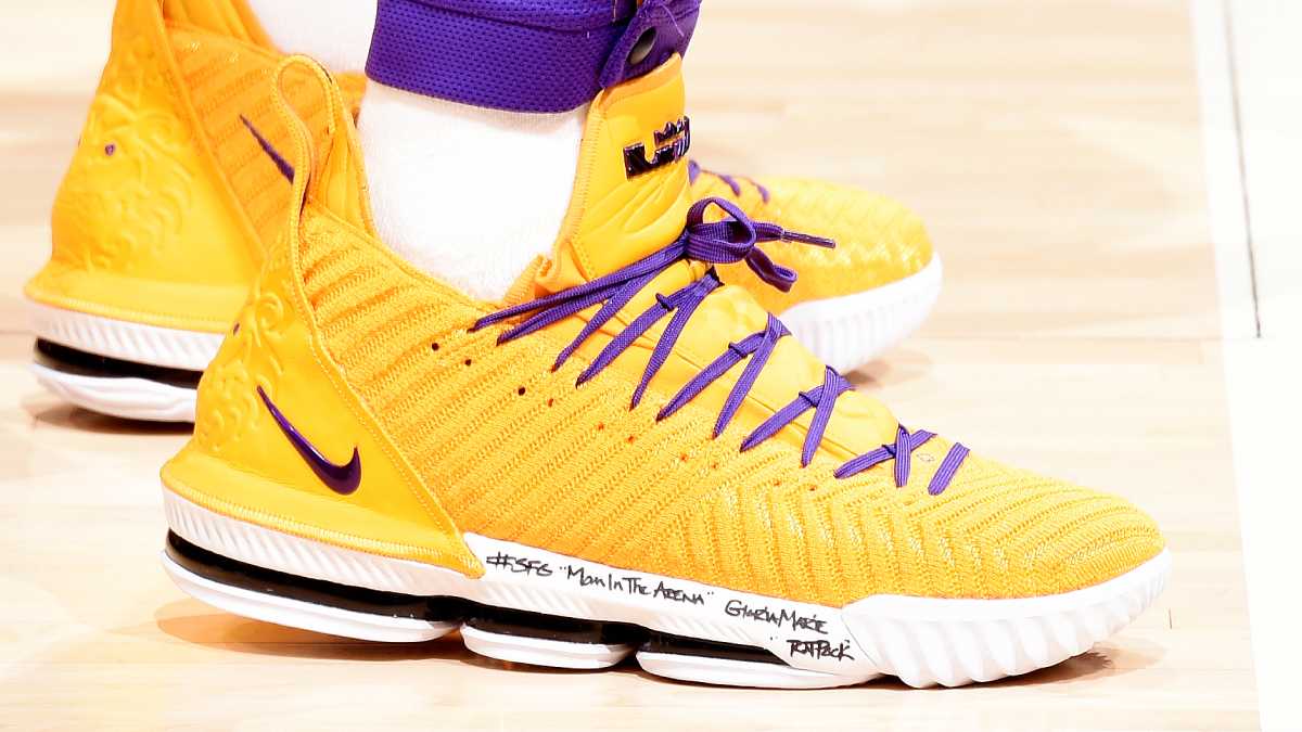 Nike LeBron 3 Lakers PE LeBron James