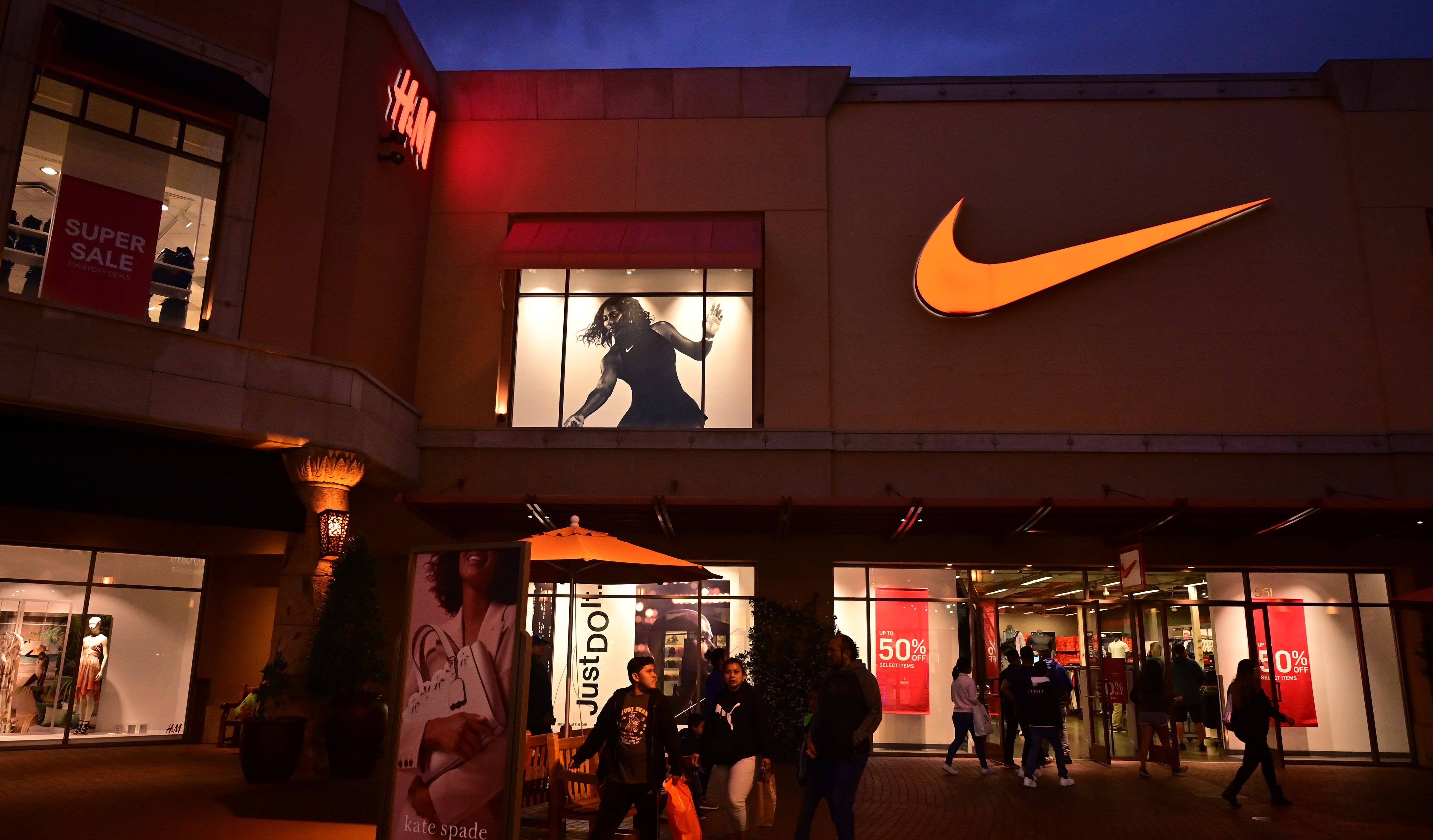 Clavijas subterráneo ética Nike Spent $675 Million for a New Store in Paris | Complex