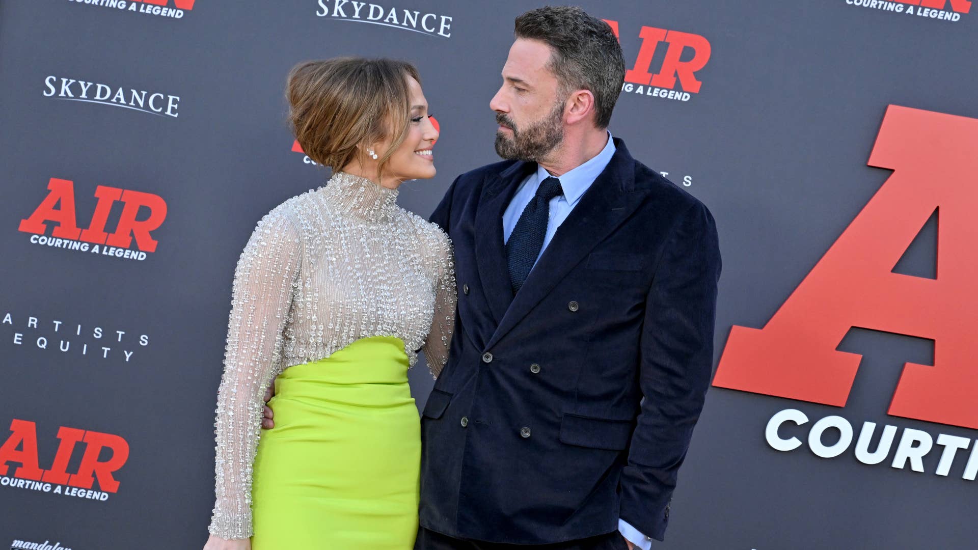 jennifer lopez and ben affleck are pictured on red carpet