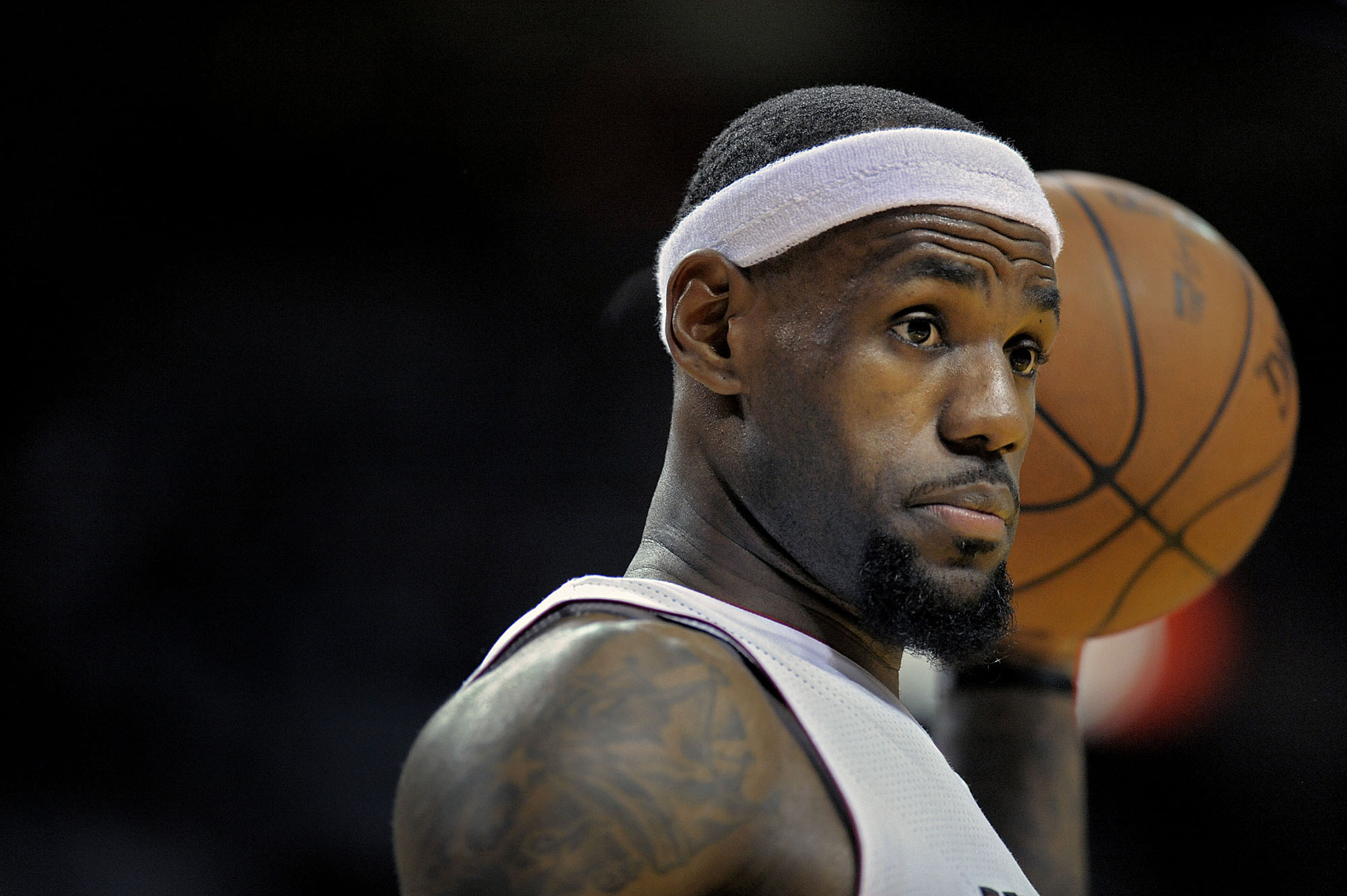 1,809 Lebron James Game Worn Stock Photos, High-Res Pictures, and Images -  Getty Images