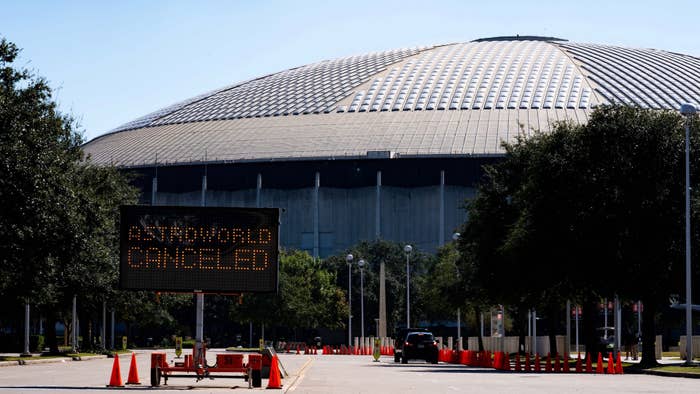 A street sign showing the cancellation of the AstroWorld Festival at NRG Park