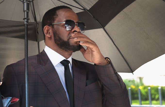 r kelly arrested federal charges