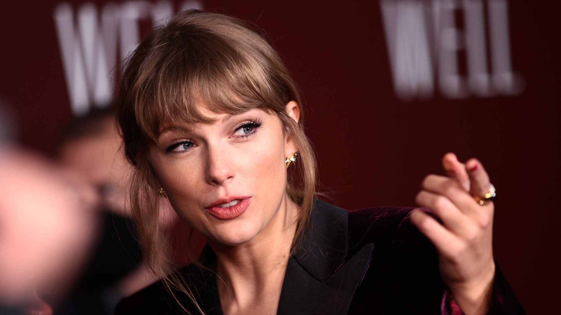 Taylor Swift apologizes after teasing fans with 'brand new songs