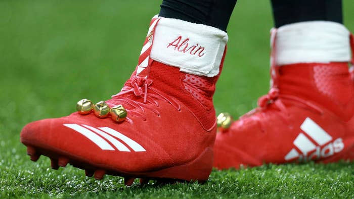 Alvin Kamara Christmas Adidas Cleats On Foot