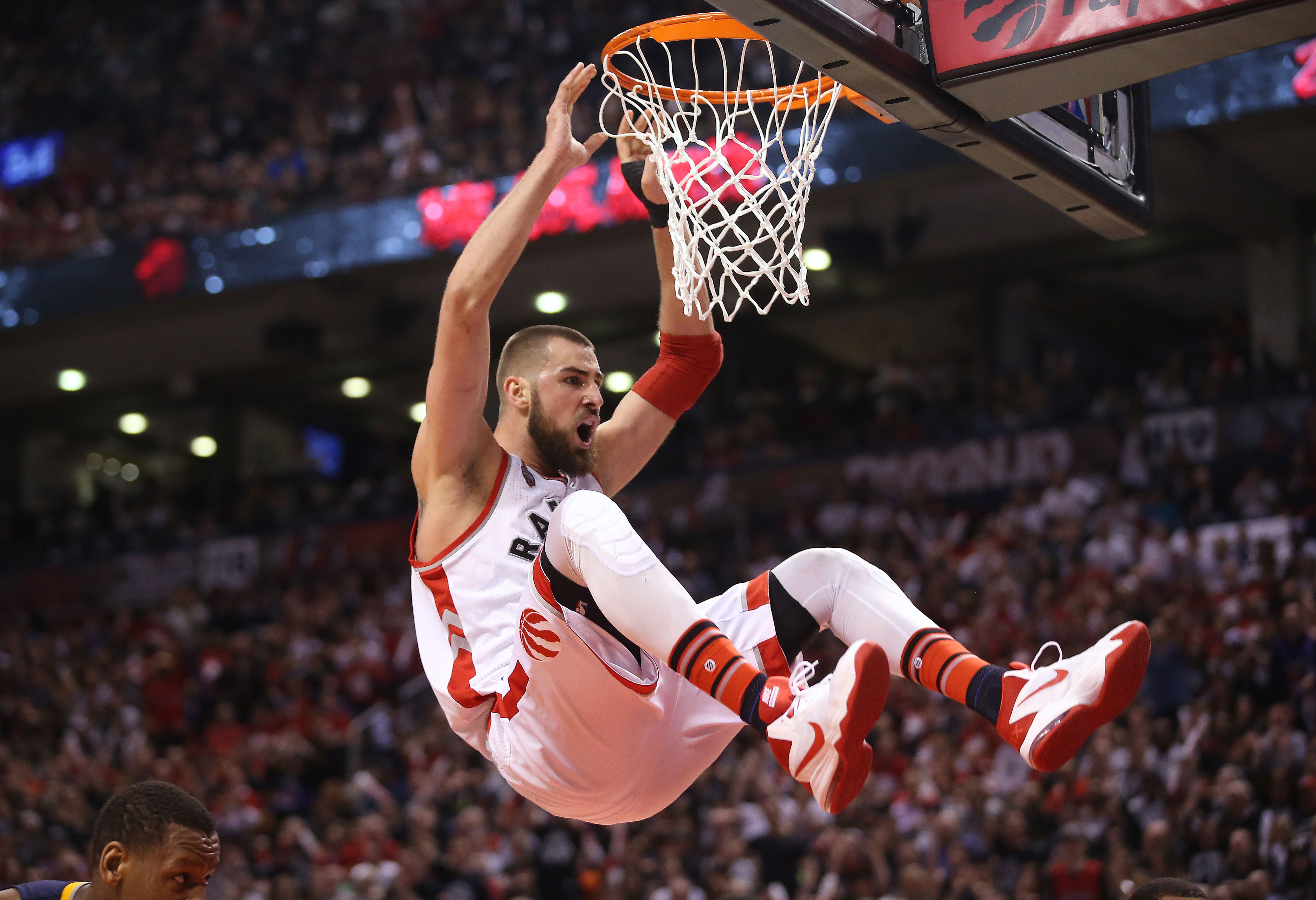 Jonas Valanciunas dunks in a Toronto Raptors jersey