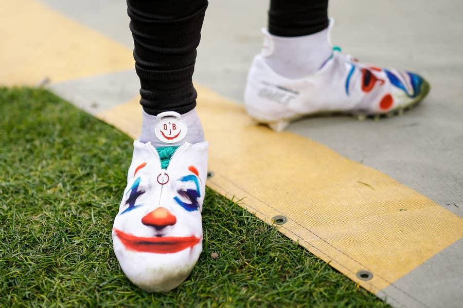 Odell Beckham Jr. Grinch-Inspired Nike Cleats Closer Look