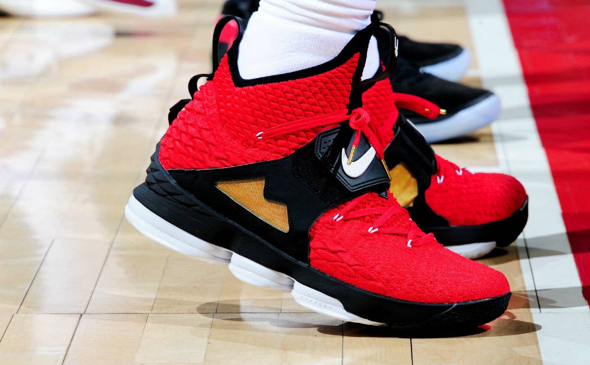 empeorar Paine Gillic Apropiado SoleWatch: LeBron James Debuts the 'Diamond Turf' Nike LeBron 15 in Red |  Complex