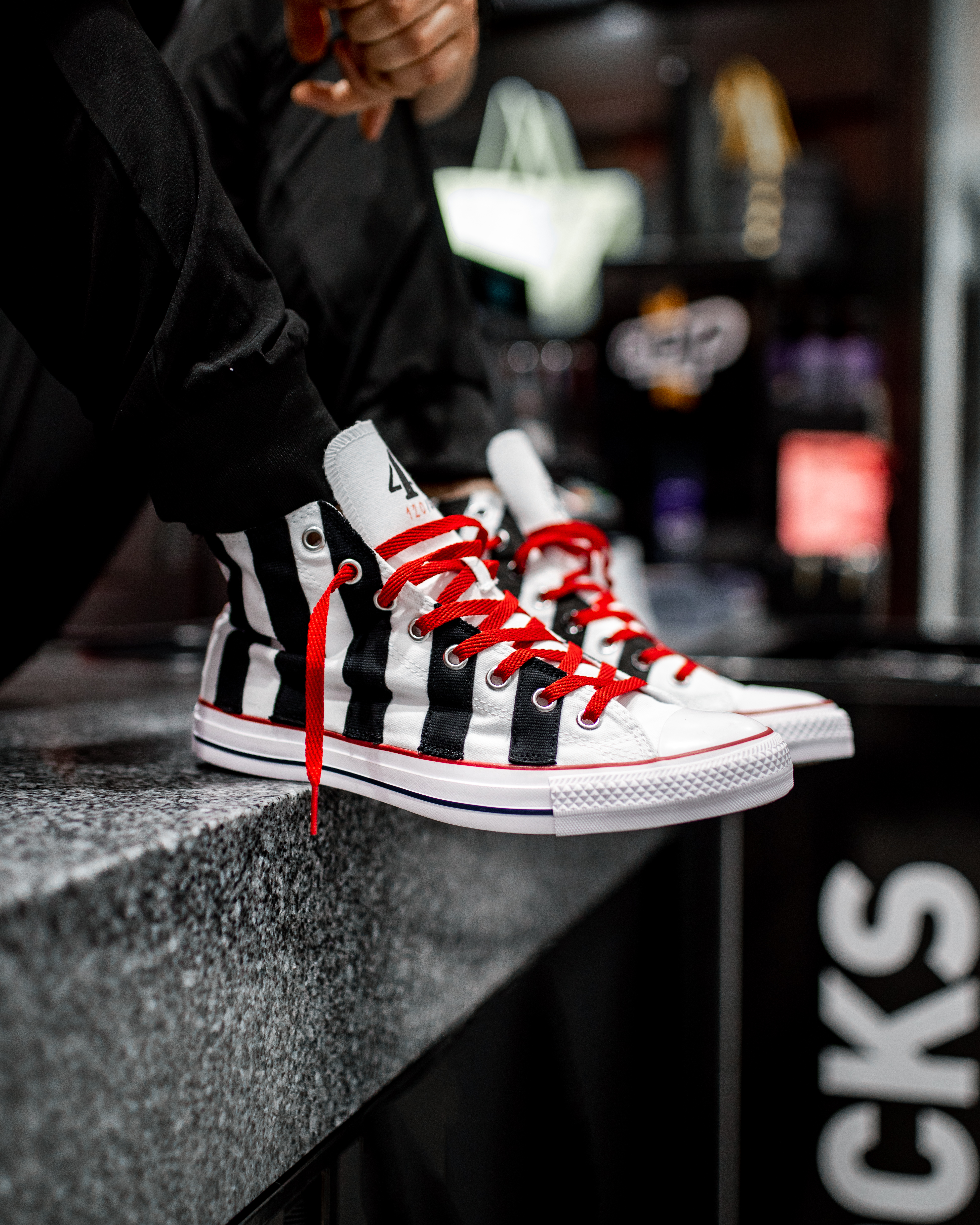 T para jugar tomar el pelo Foot Locker Is on a Mission to Find Sneaker Culture's Ultimate Holy Grail |  Complex