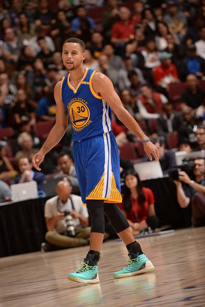 Stephen Curry Wearing the Teal Under Armour Curry 3