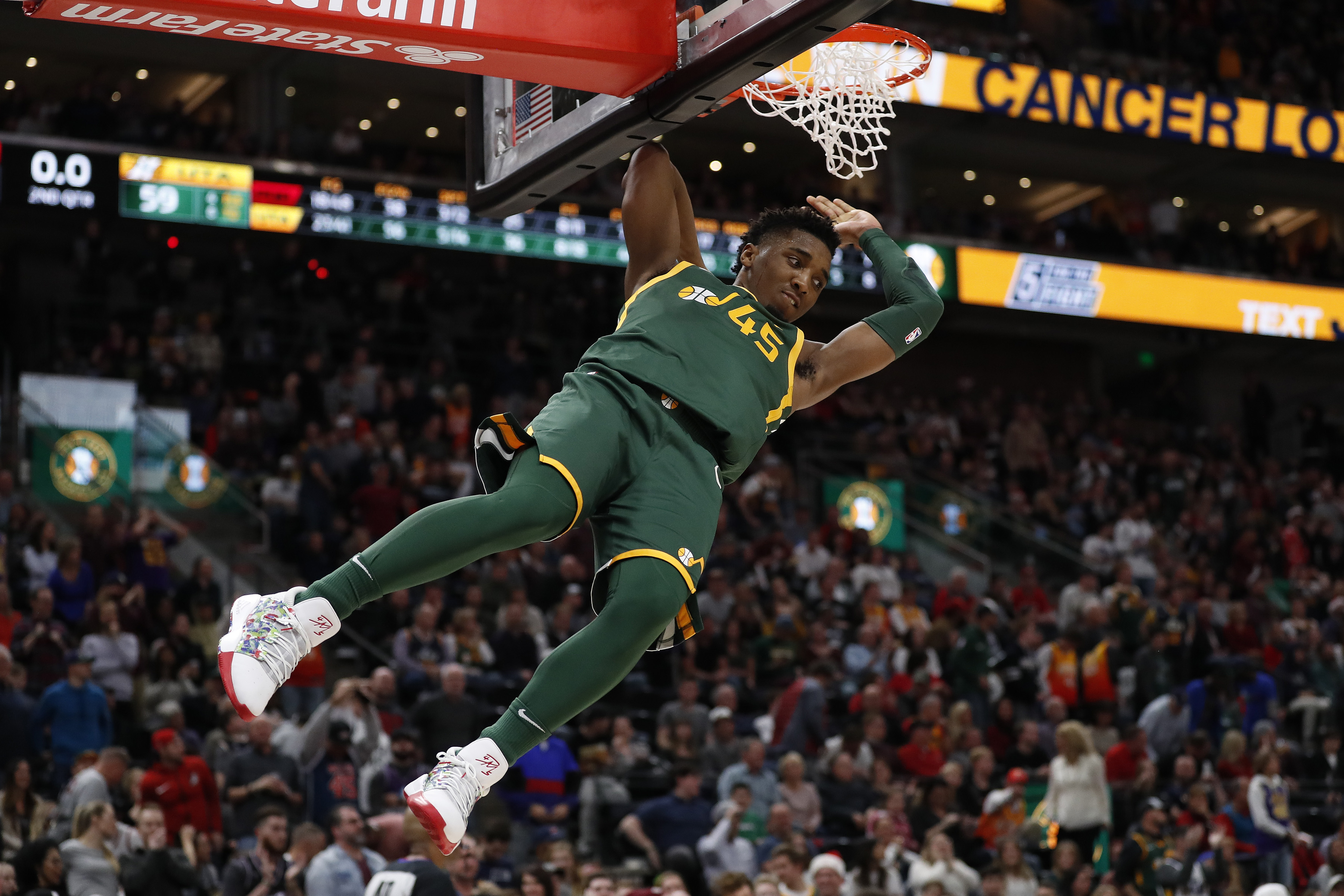 Basketball World Reacts To Donovan Mitchell's Insane Dunk - The