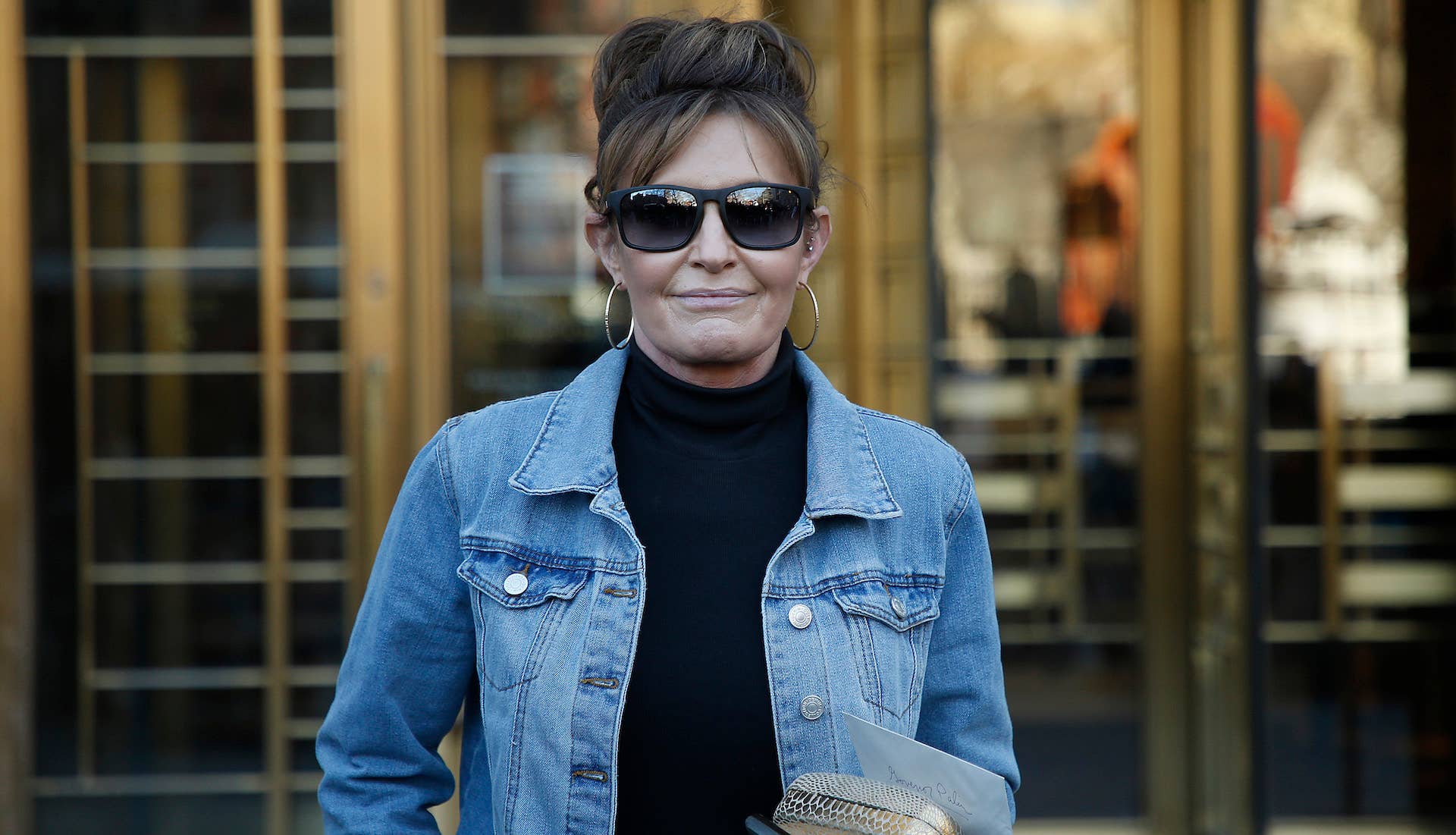 Sarah Palin leaving court in New York City