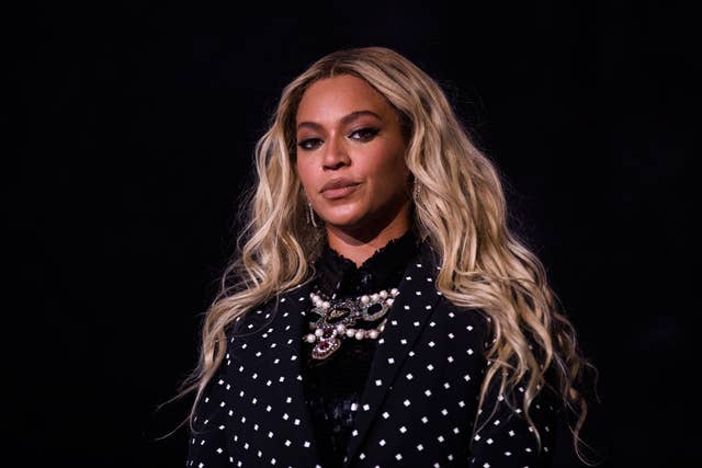 Beyonce performs at a concert for Democratic Presidential candidate Hillary Clinton