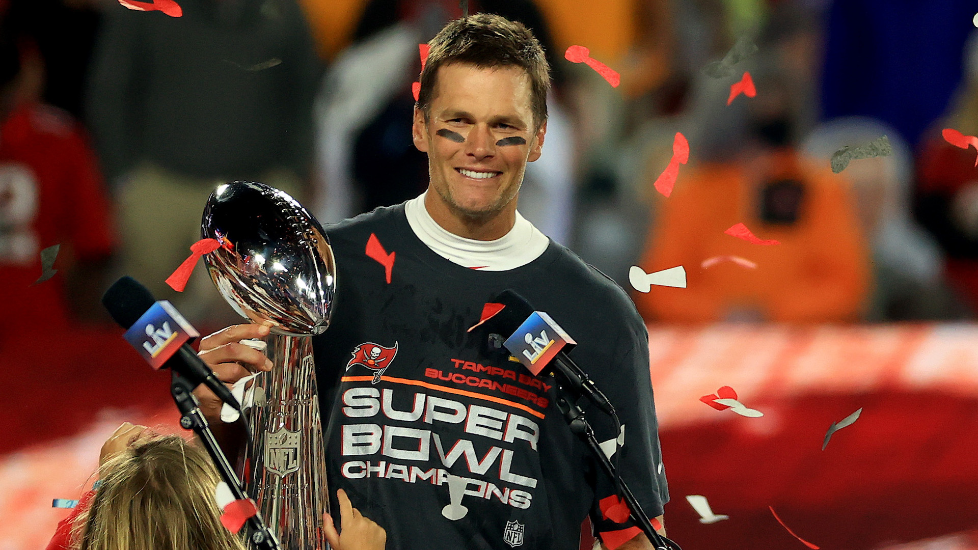 NFL: Tom Brady throws the Super Bowl trophy from one boat to