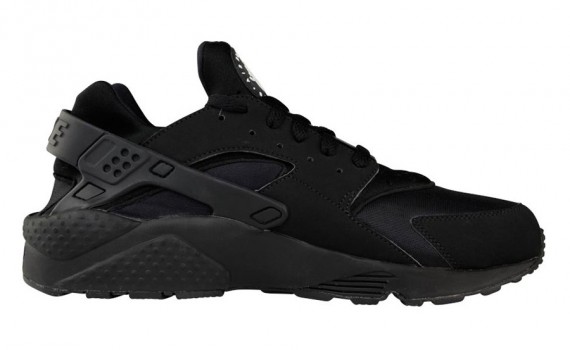 Nike Blacks Out on the Air Huarache Complex