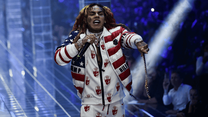 6ix9ine walks the stage in Italy.