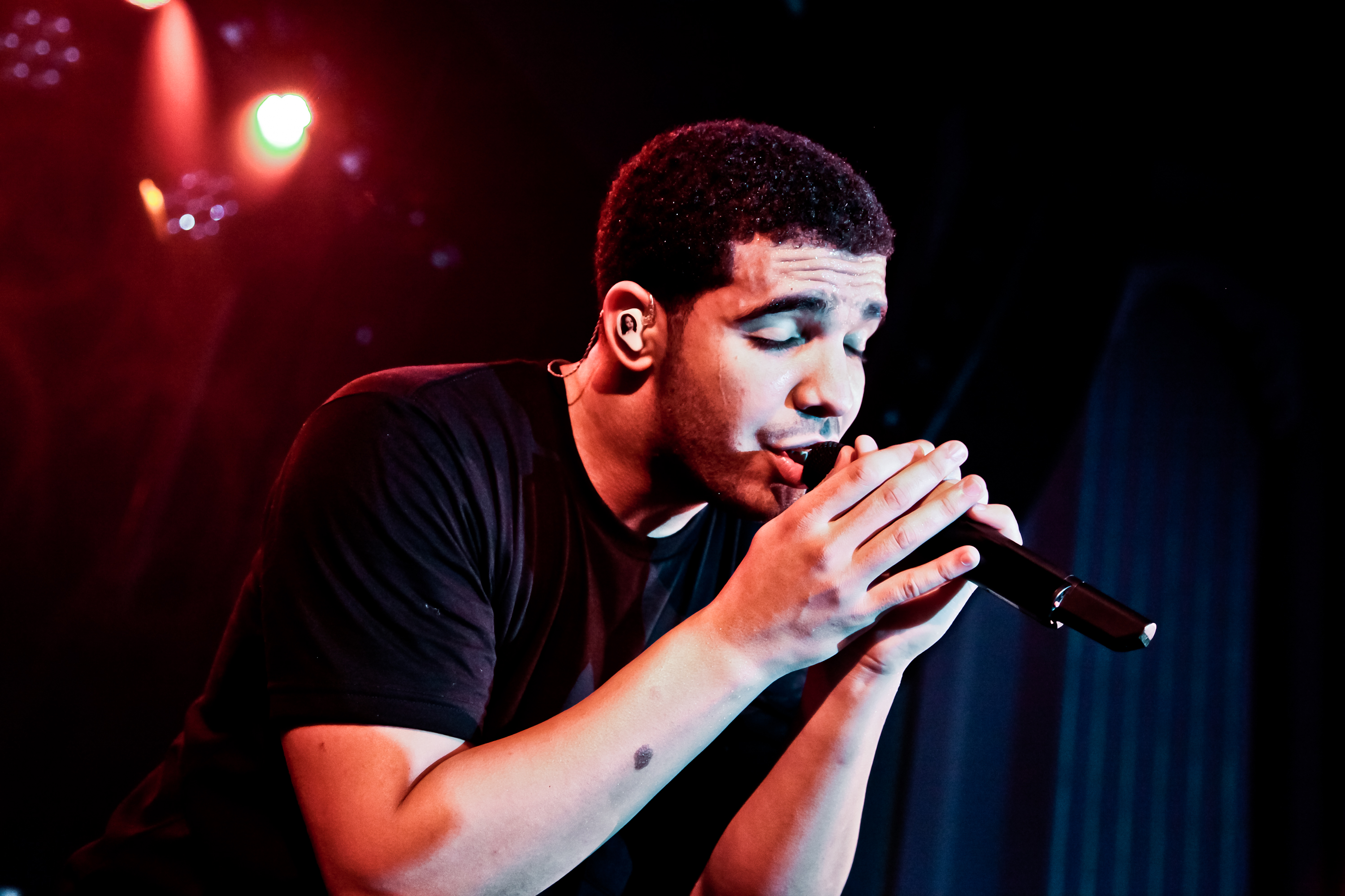 Drake performing in 2011