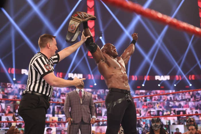 Bobby Lashley wins the WWE Championship