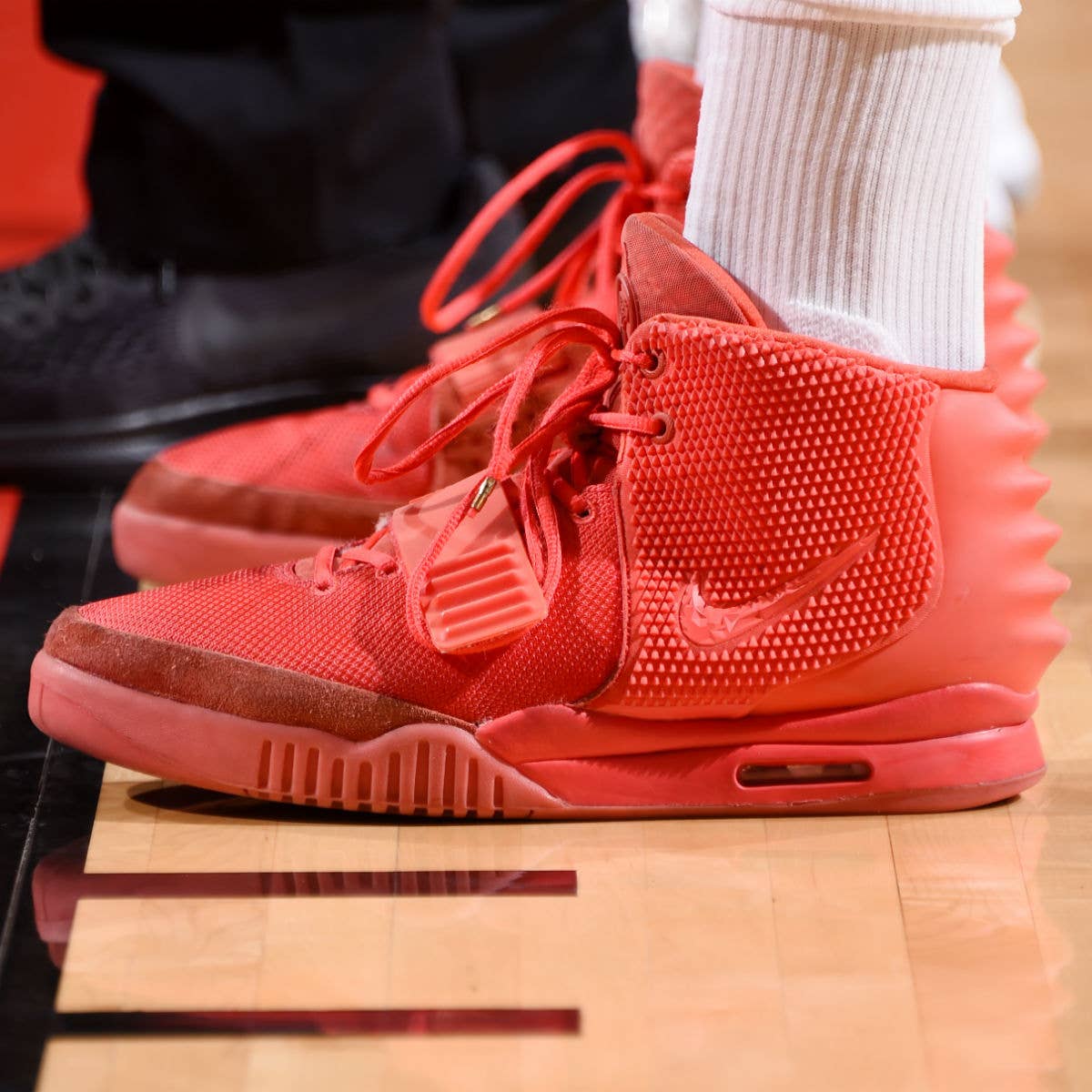 Detectable Ver a través de Muelle del puente SoleWatch: P.J. Tucker Plays in 'Red October' Nike Yeezys Again | Complex