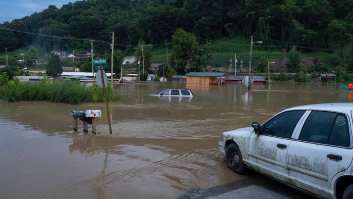 ehicles are seen in floodwaters downtown on July 28, 2022 in Jackson, Kentucky.