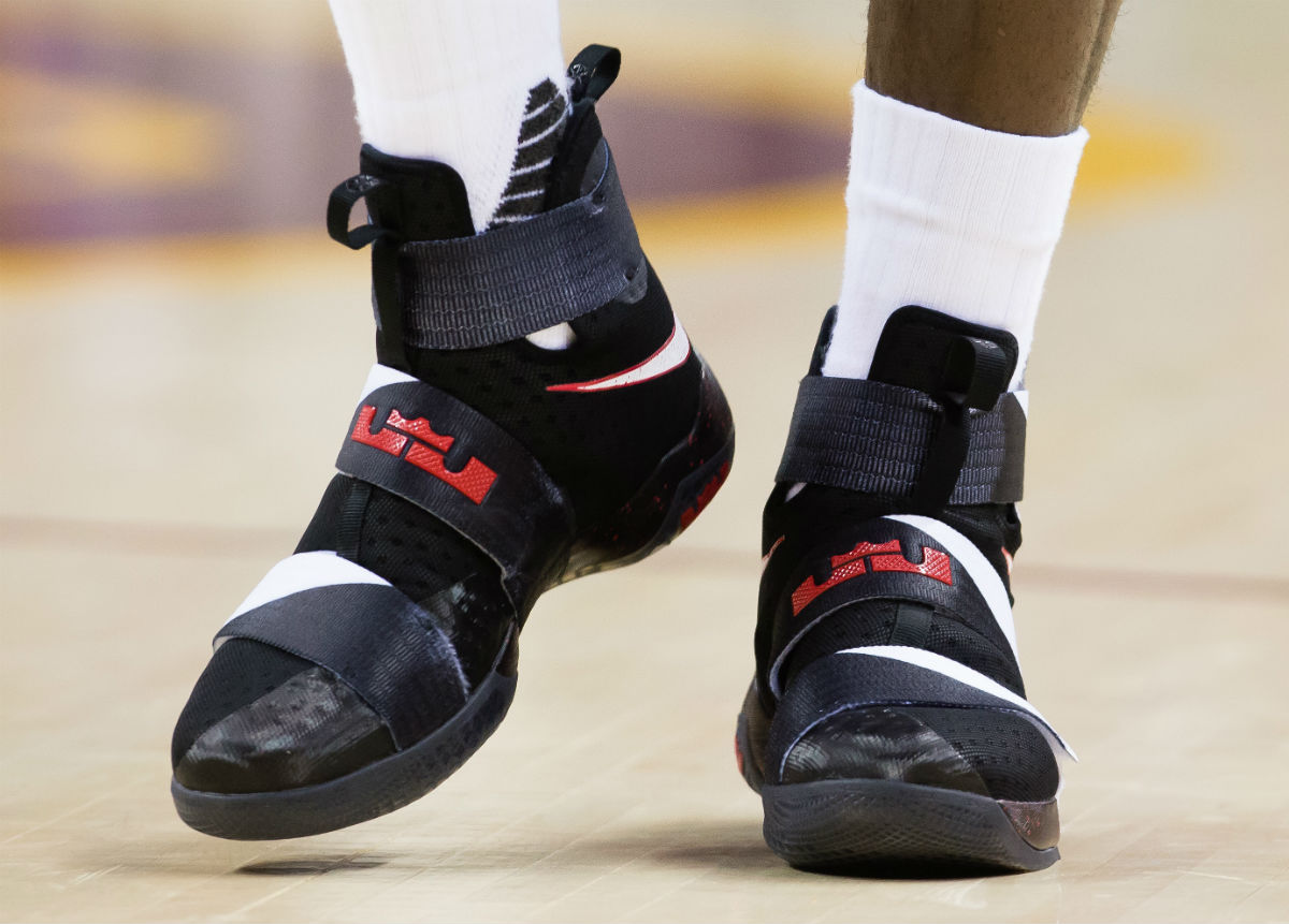 Lebron james store soldier 10 black