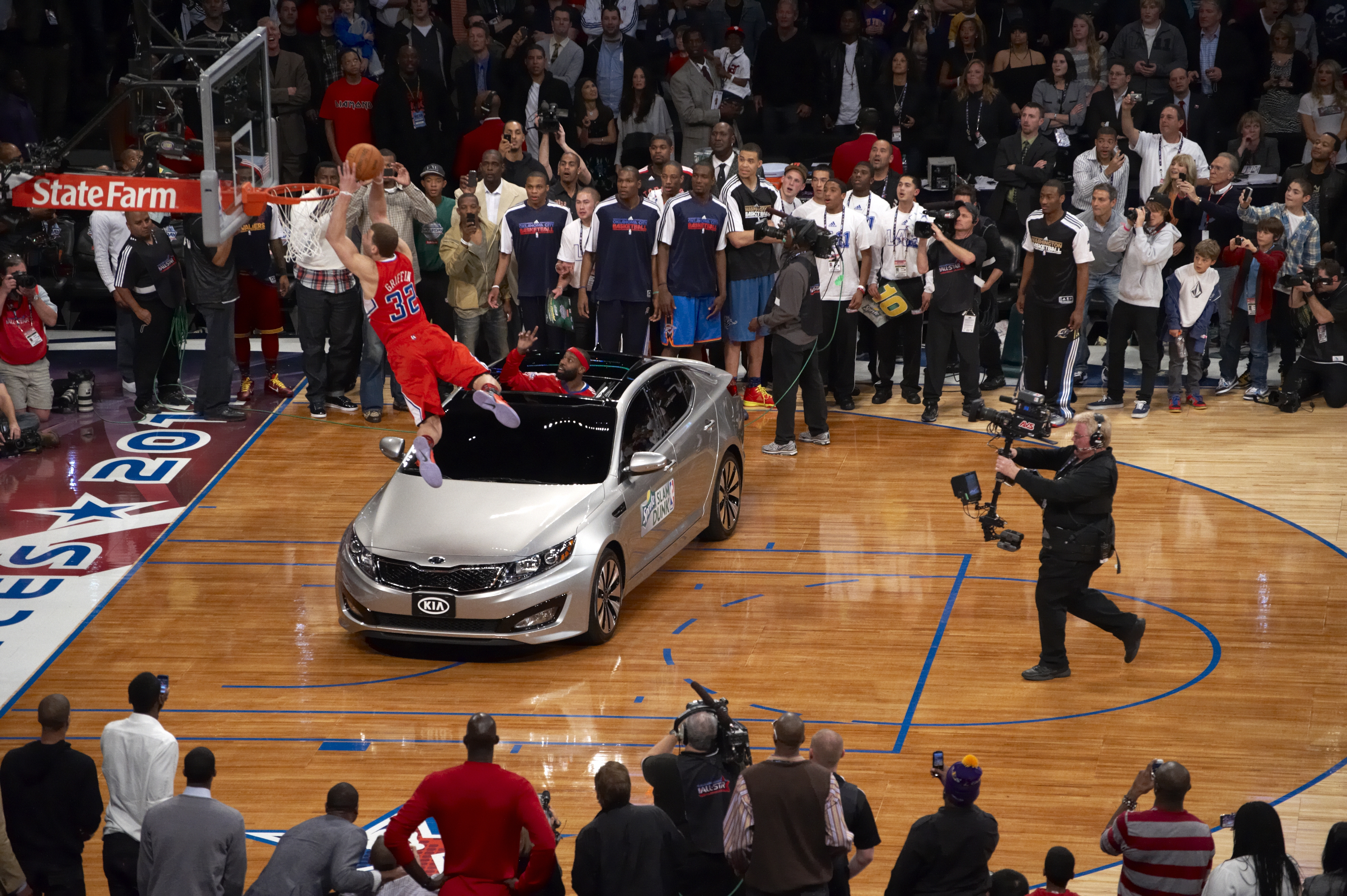 Blake Griffin Jumps Over a Kia in the 2011 Dunk Contest