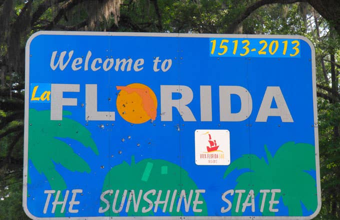 A welcome to &#x27;La Florida&#x27; sign.