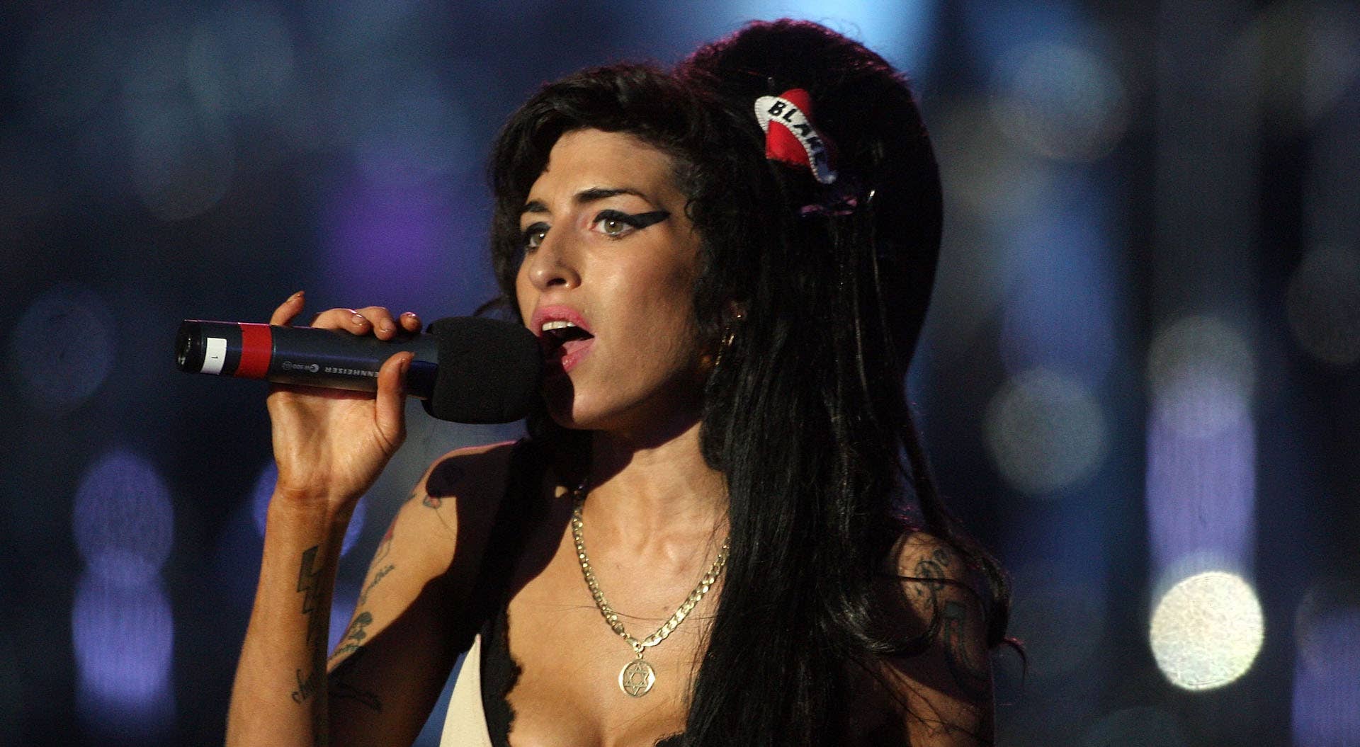 Amy Winehouse performs on stage