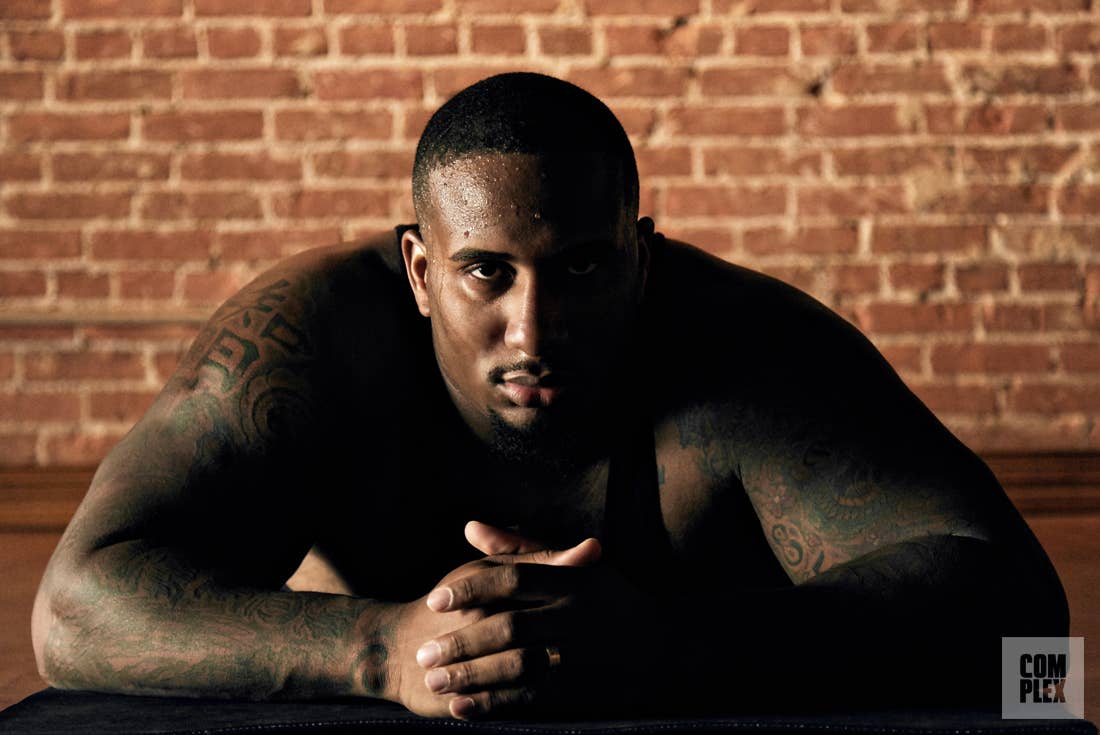 Mike Daniels Practices Yoga