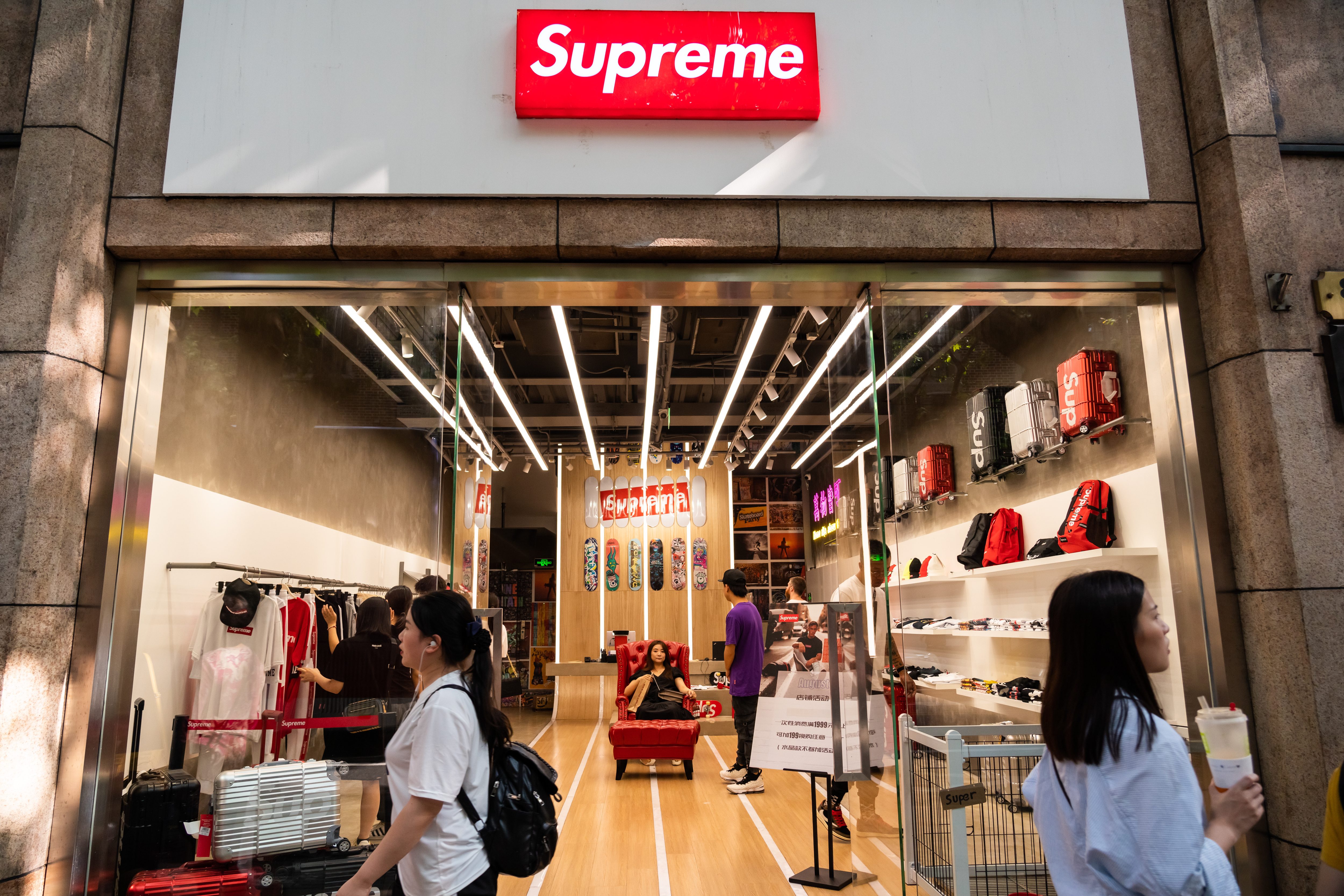 Supreme Italia Legal Fake Store in Shanghai