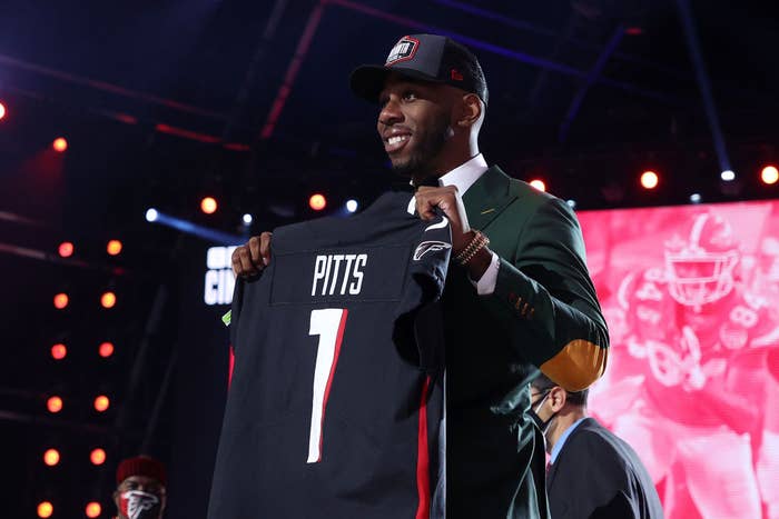 Kyle Pitts Jersey Draft Stage 2021