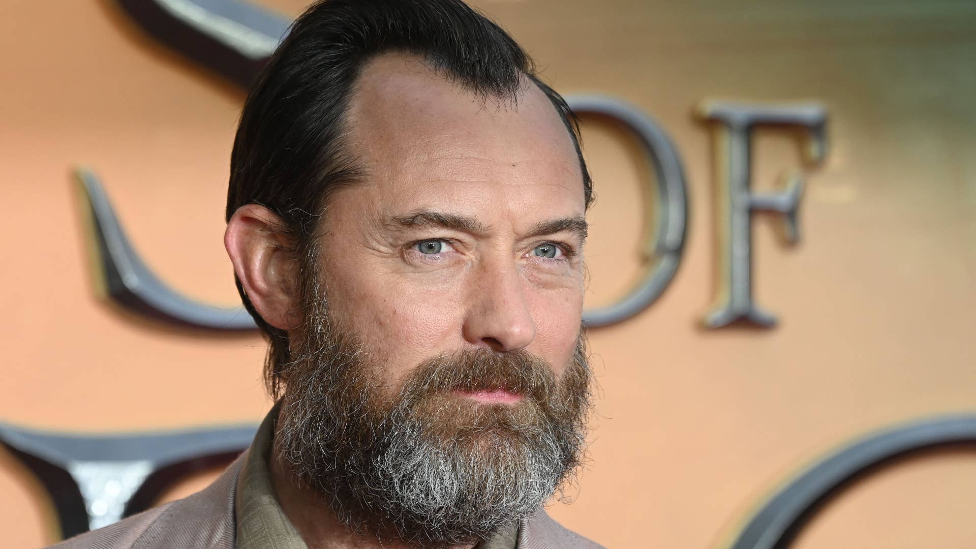 Jude Law attends "Fantastic Beasts: The Secret of Dumbledore" World Premiere.