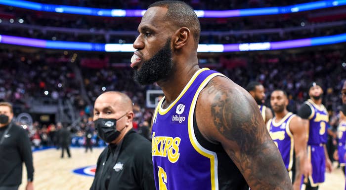 LeBron James during Lakers&#x27; game against the Detroit Pistons