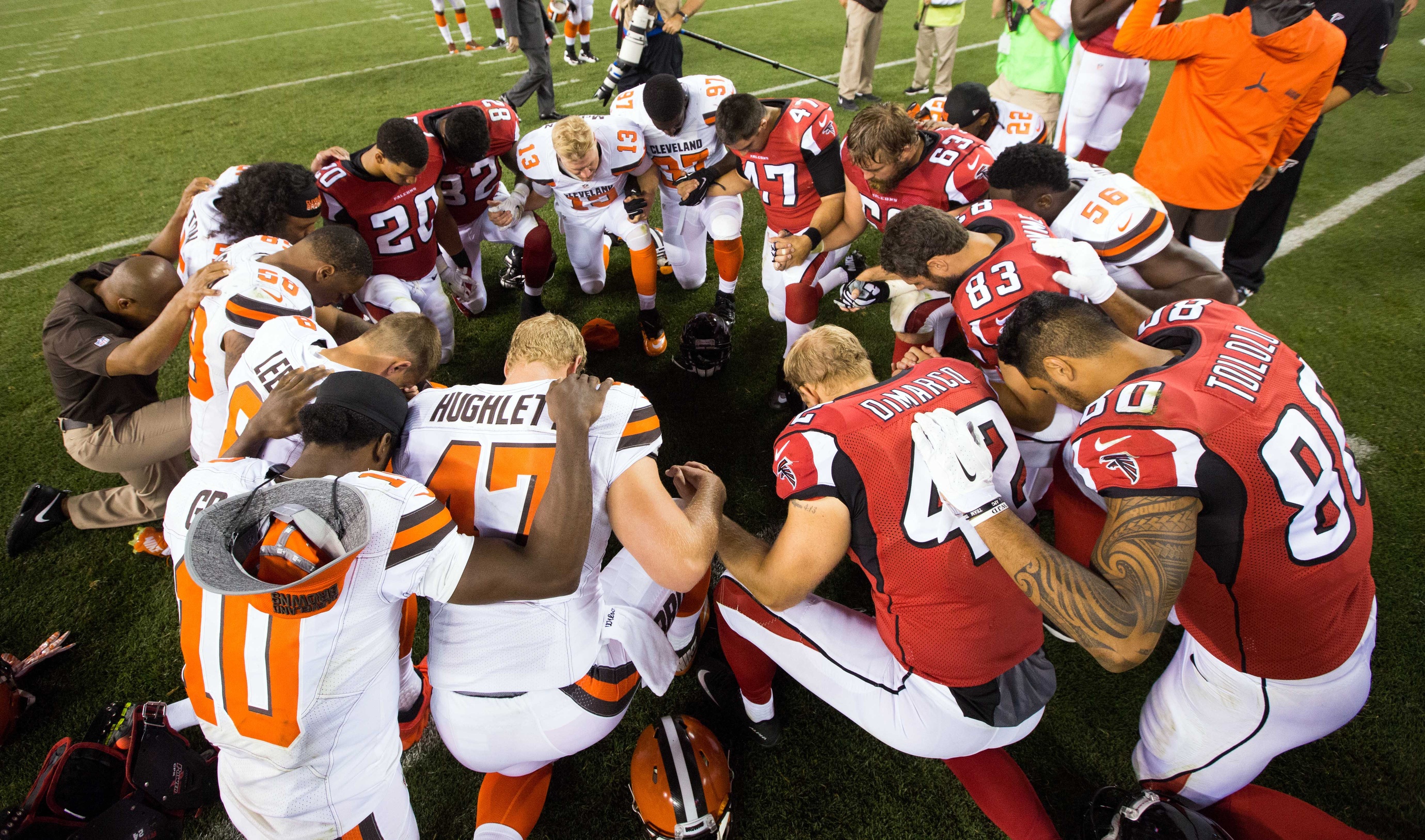 Cleveland Browns Atlanta Falcons team prayer