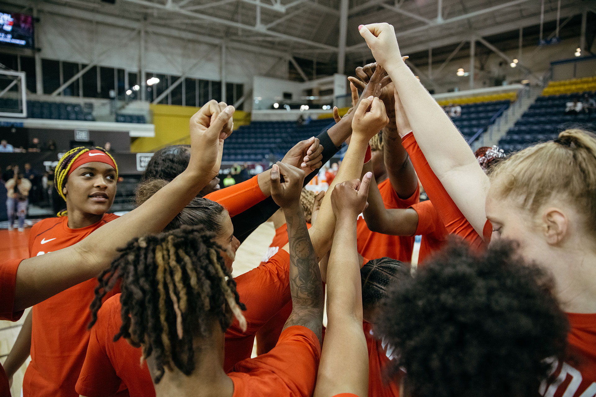 Canada&#x27;s women&#x27;s basketball team in a huddle