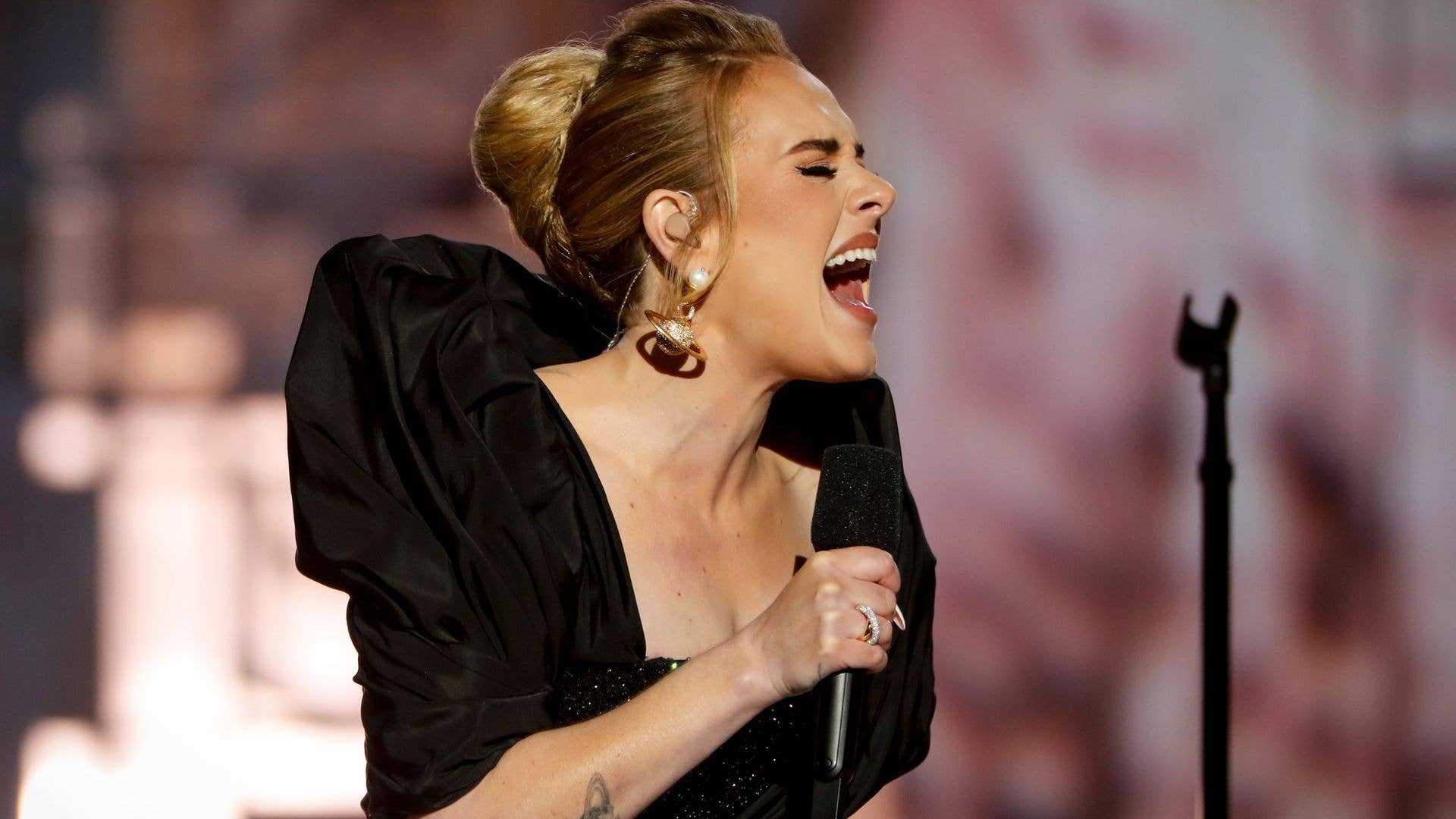 Adele performs at her "One Night Only" special