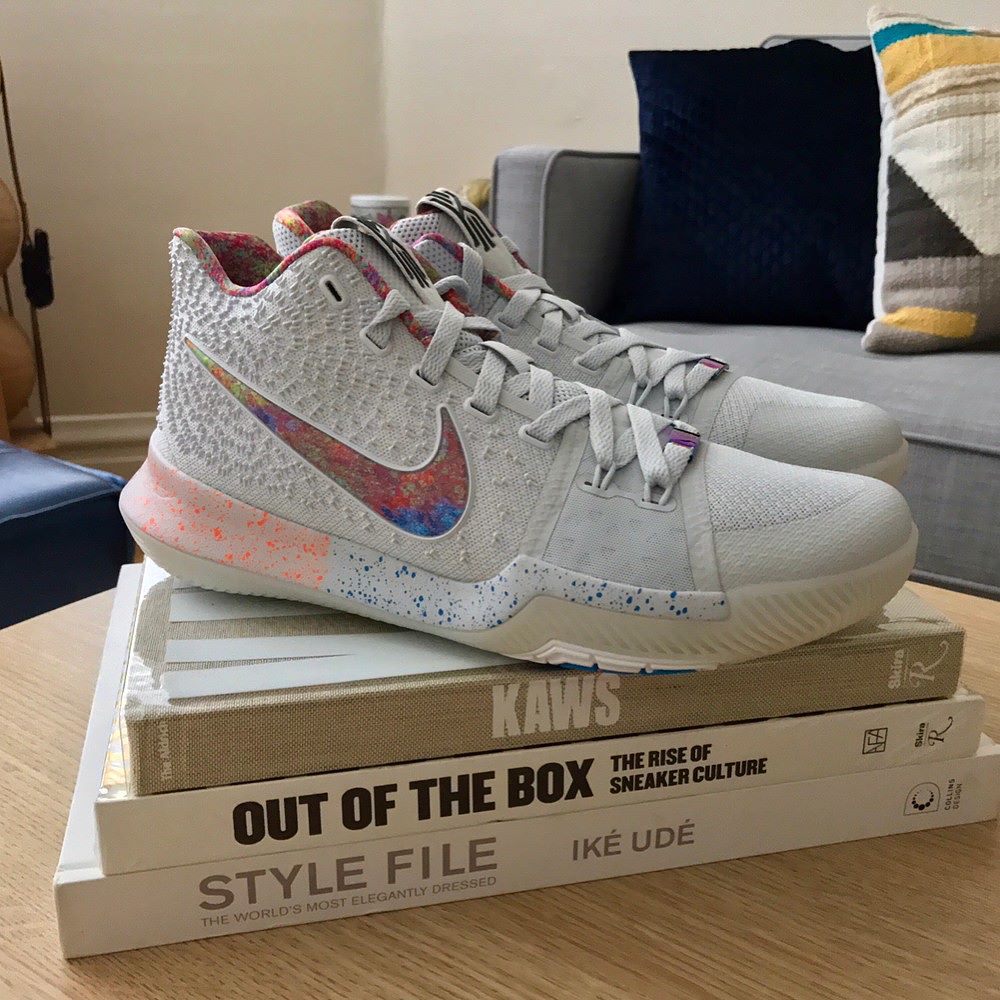 Kyrie irving deals sneakers youth