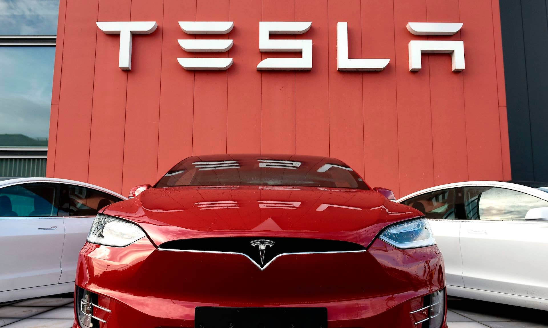 Tesla full self-driving software