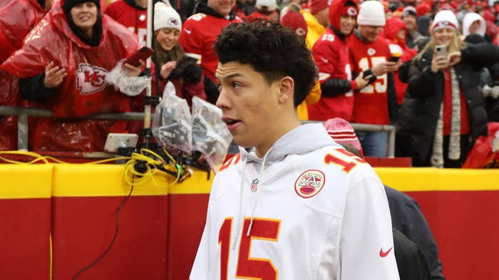 jackson mahomes arrested battery