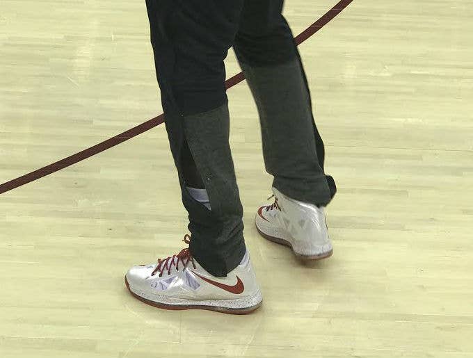 LeBron James Wearing a Nike LeBron 10 PE Close (1)