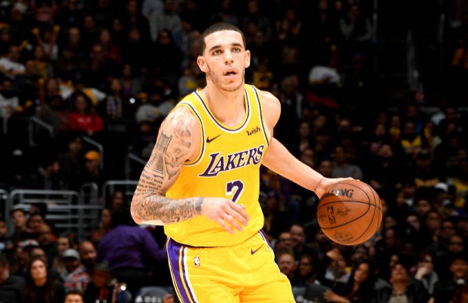 Lonzo Ball #2 of the Los Angeles Lakers handles the ball against the Chicago Bulls