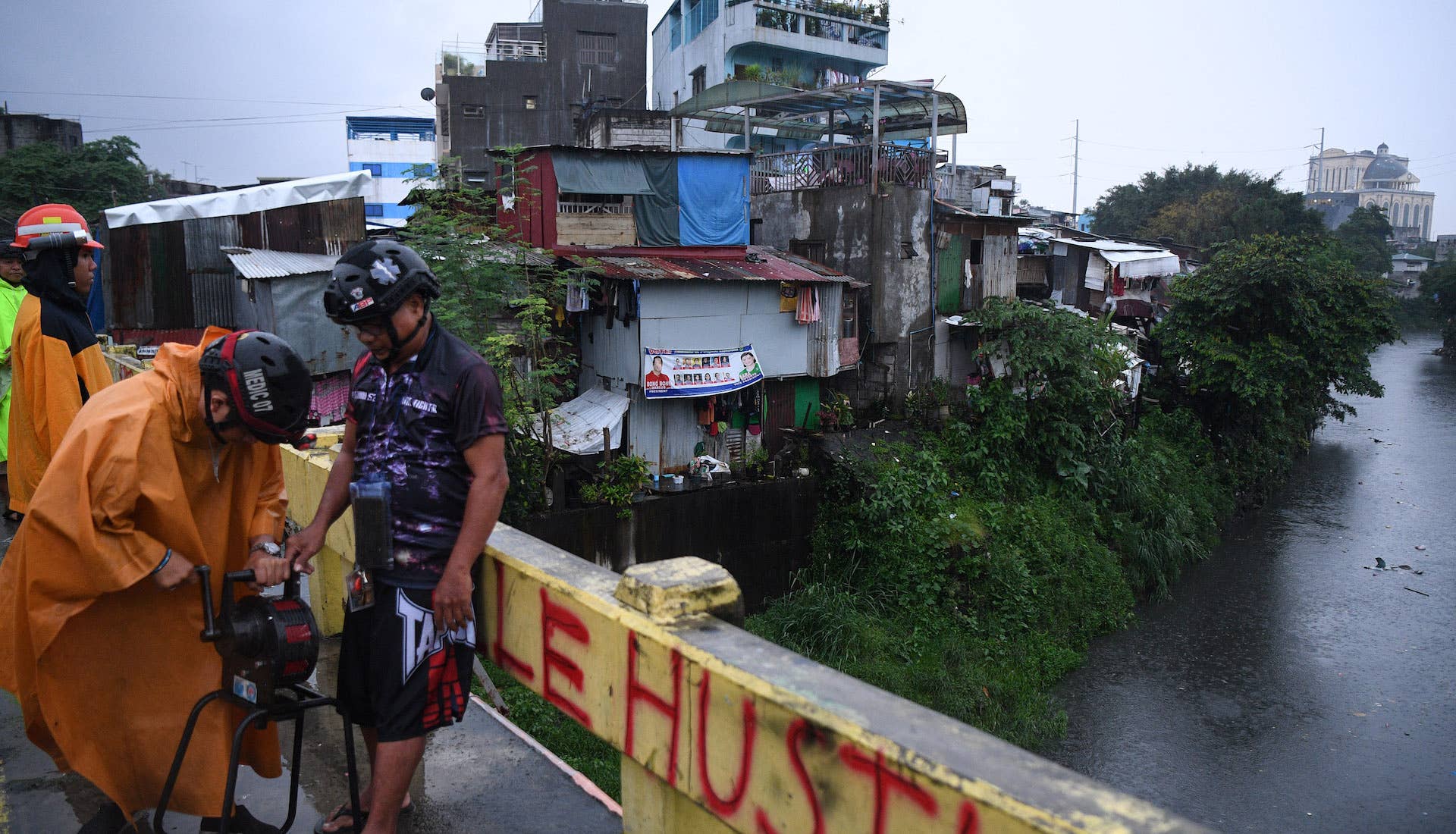 People secure their boats in Baseco, Manila as Typhoon Noru approaches the Philippines on September 25, 2022.