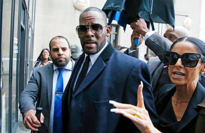 Singer R. Kelly arrives at the Leighton Courthouse