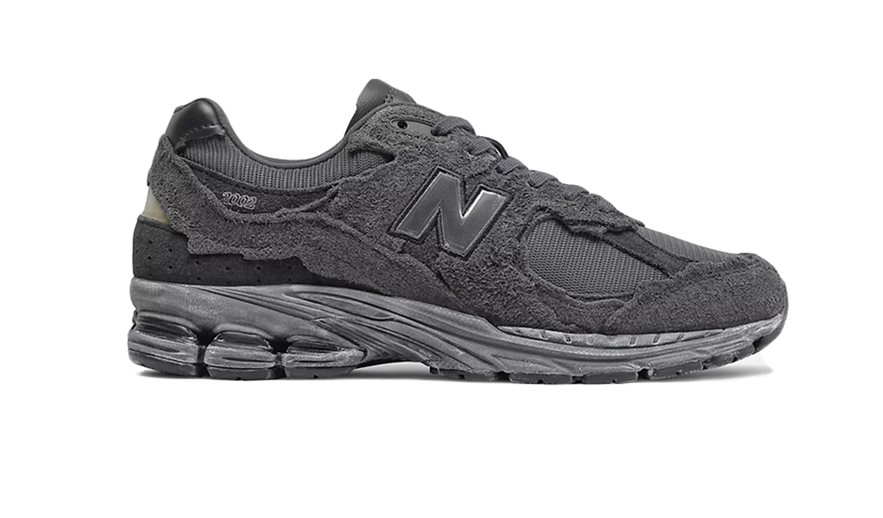 New Balance 2002r Protection Pack black