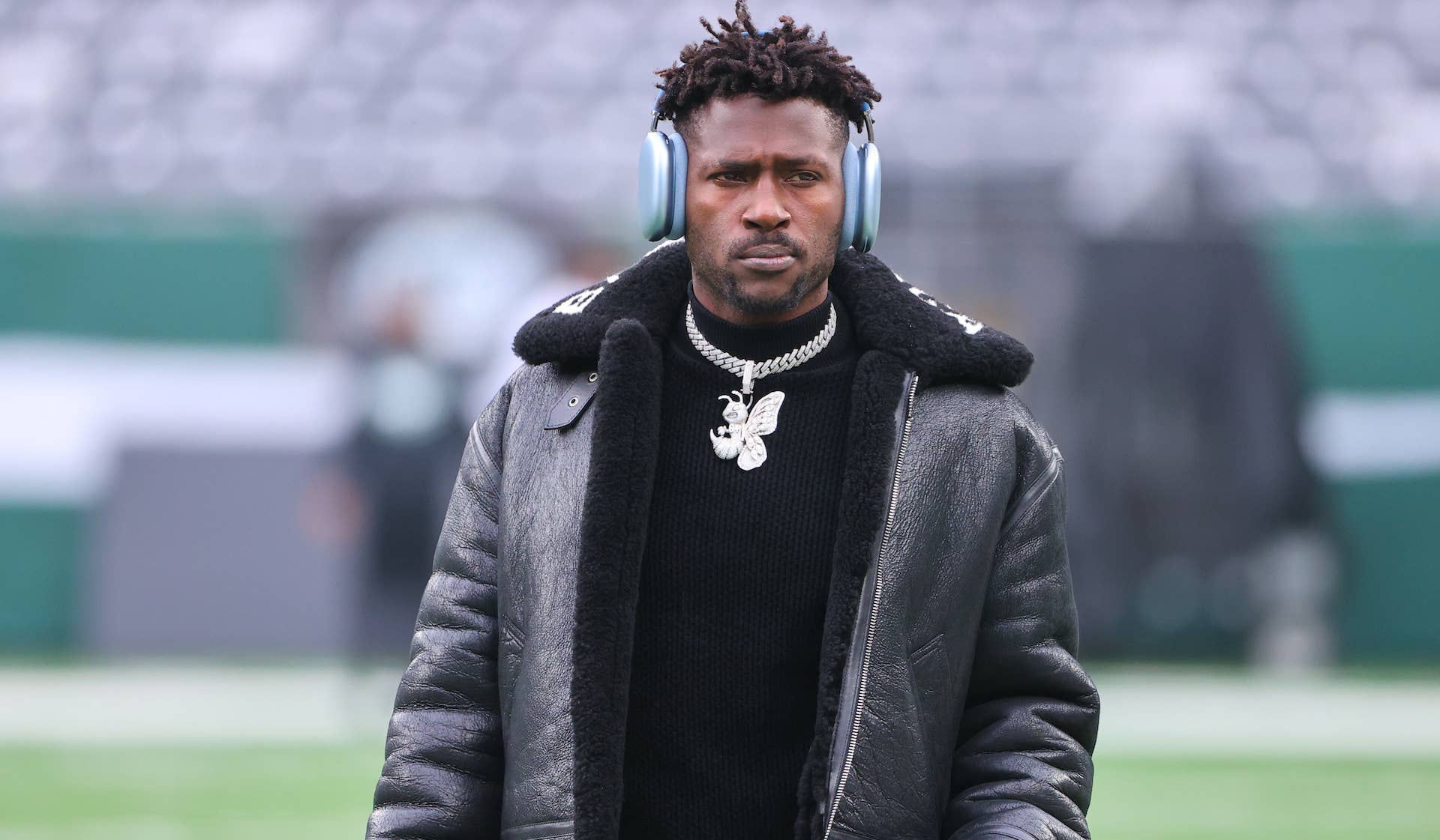 Antonio Brown on the field prior to game against the New York Jets in 2022
