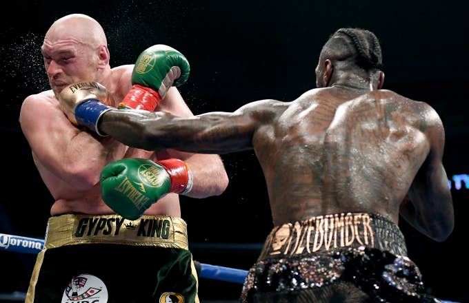 Deontay Wilder punches Tyson Fury in the fifth round