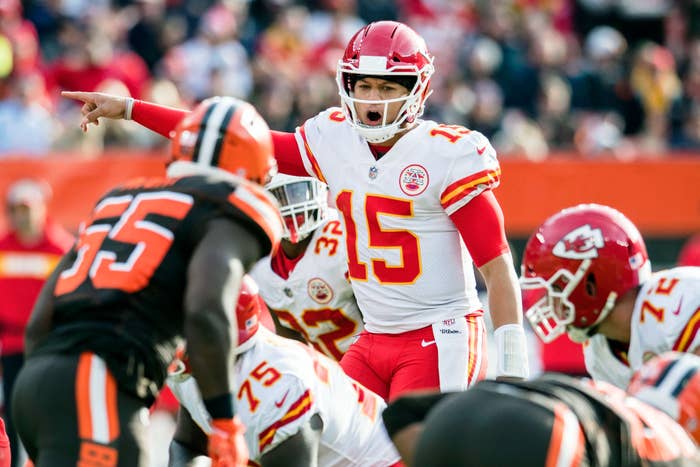 Pat Mahomes Line of Scrimmage Chiefs Browns 2018
