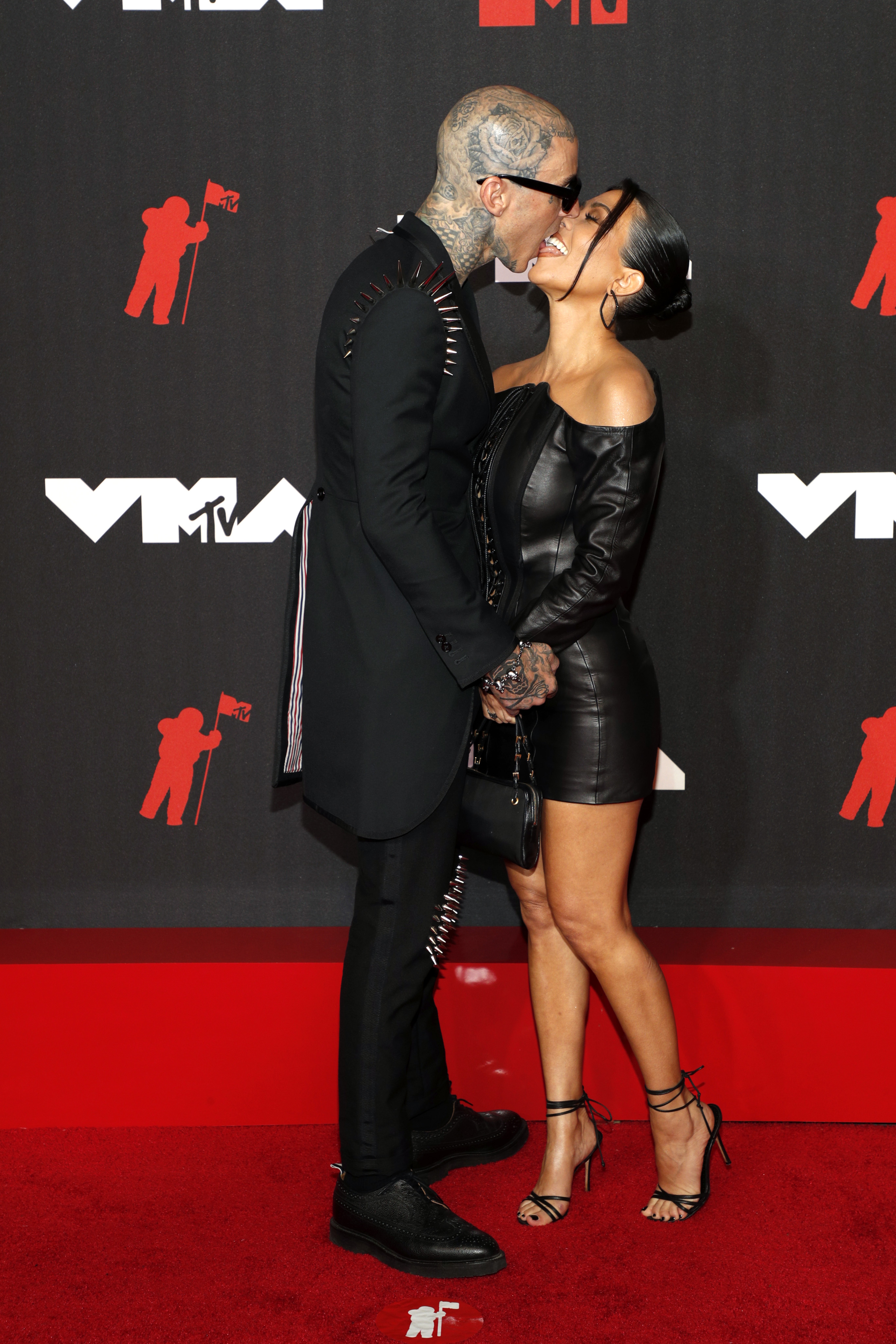 Kourtney Kardashian Travis Barker VMAs