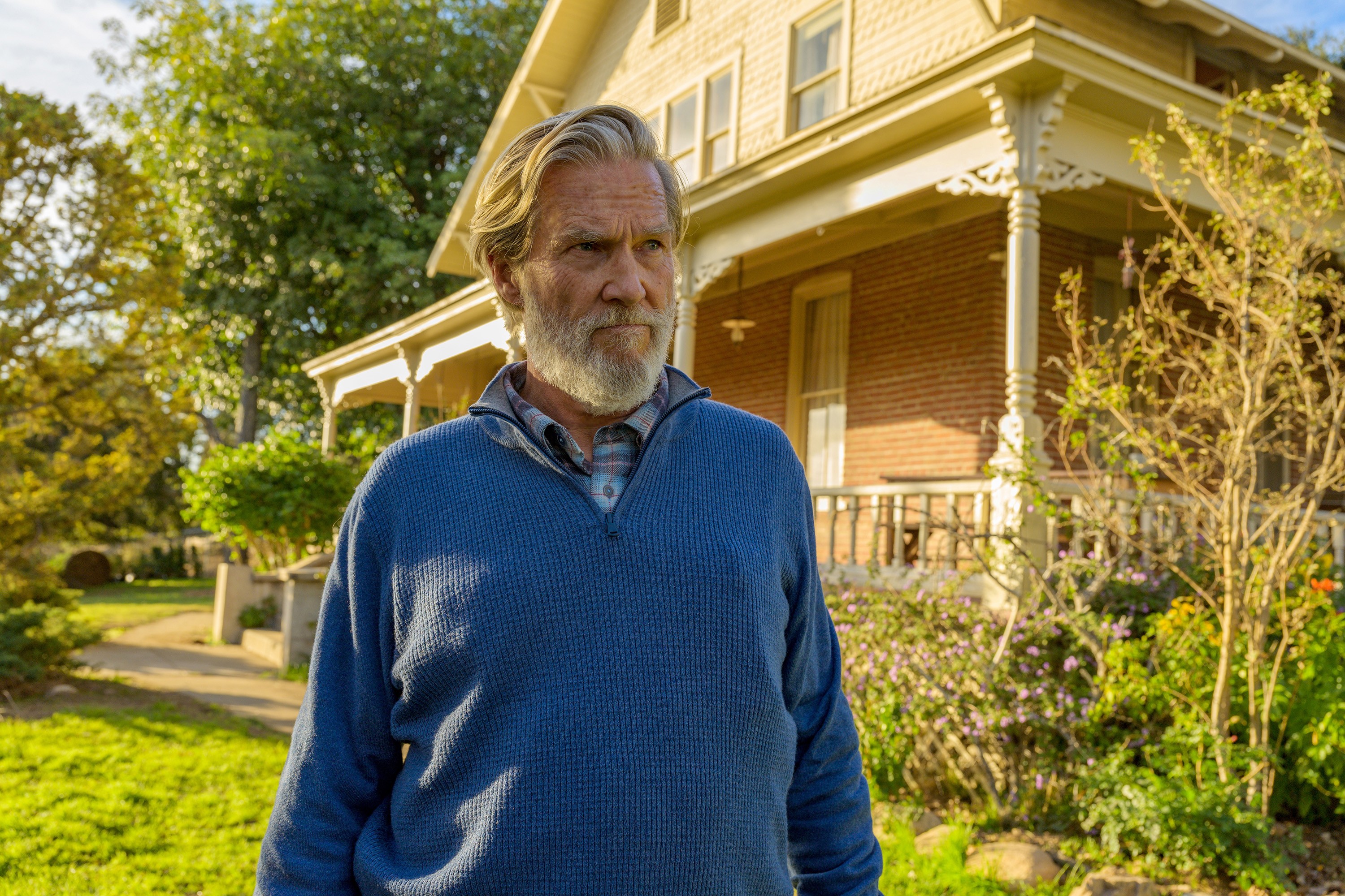 jeff bridges walks by a house in the old man