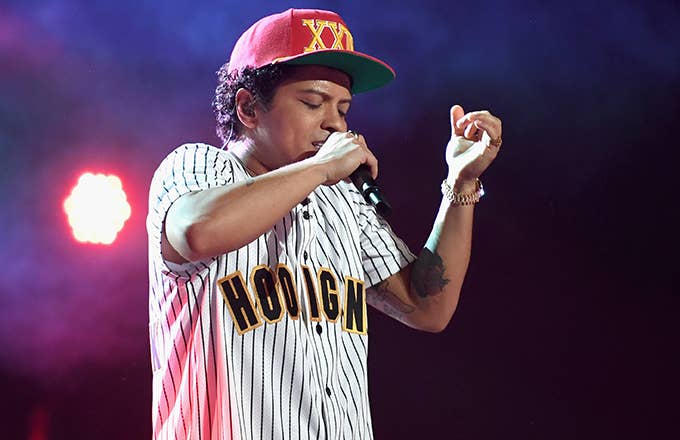 Bruno Mars' Super Bowl Show Sending Him Back to Top 10 on Billboard 200 –  Billboard